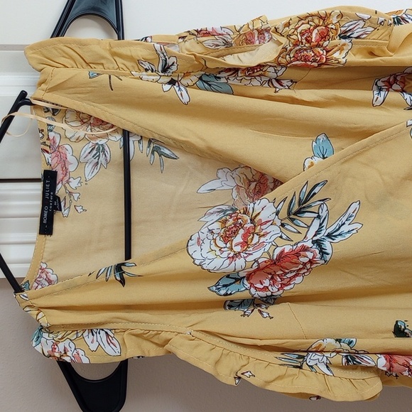 R+J GOLD DRESS - Picture 4 of 13